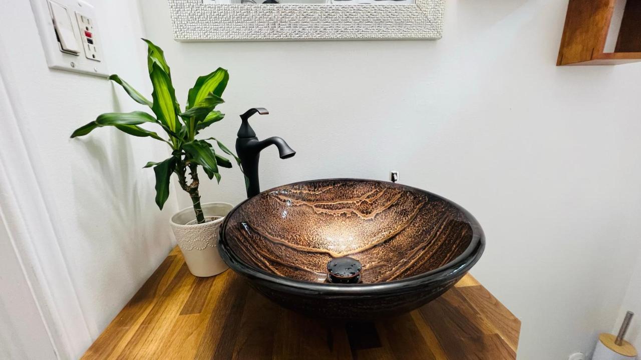 Toronto Bed & Breakfast - Free Parking Bagian luar foto