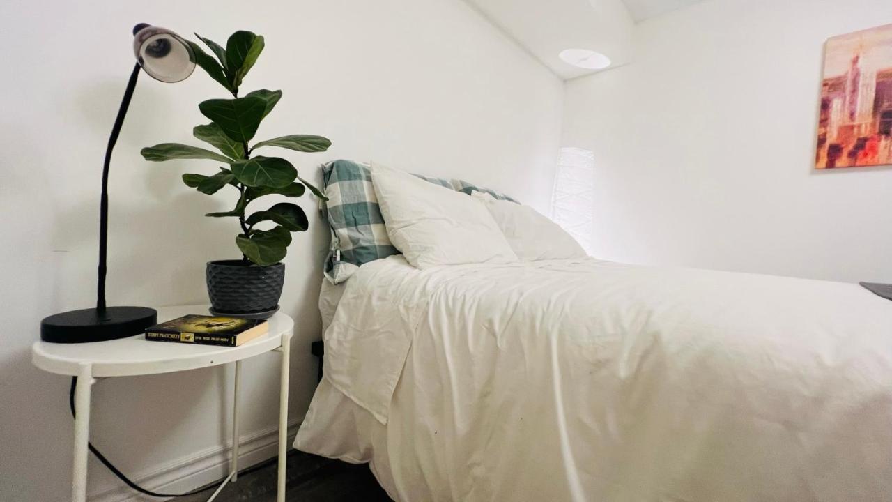Toronto Bed & Breakfast - Free Parking Bagian luar foto