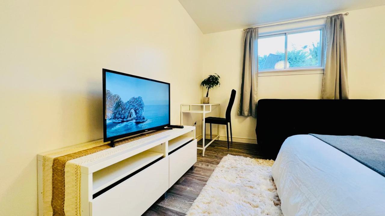 Toronto Bed & Breakfast - Free Parking Bagian luar foto