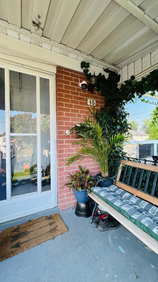 Toronto Bed & Breakfast - Free Parking Bagian luar foto