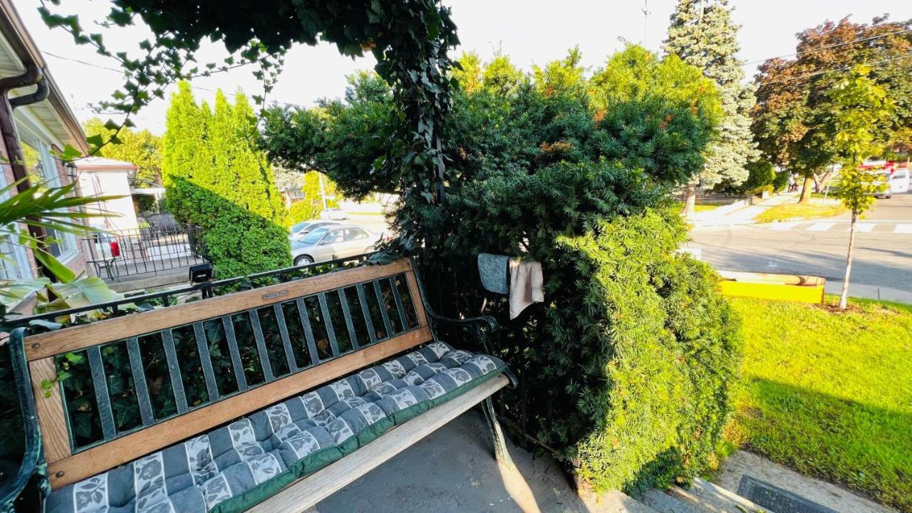 Toronto Bed & Breakfast - Free Parking Bagian luar foto