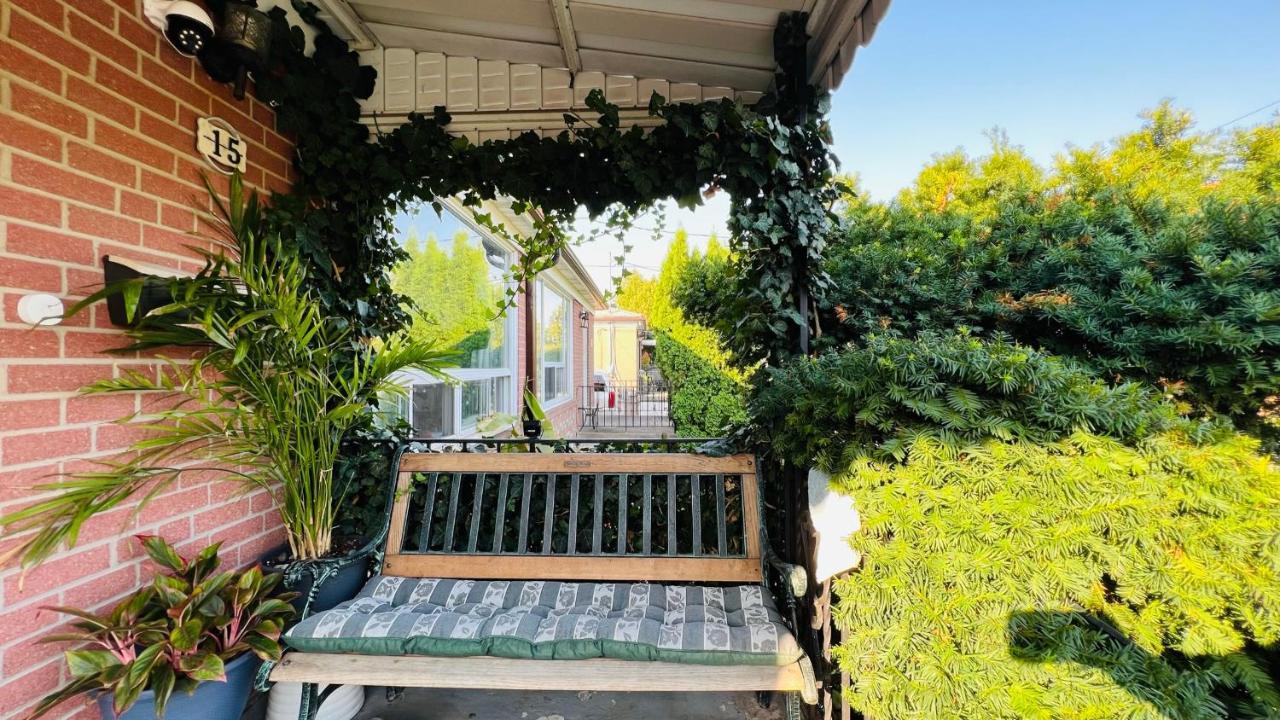 Toronto Bed & Breakfast - Free Parking Bagian luar foto