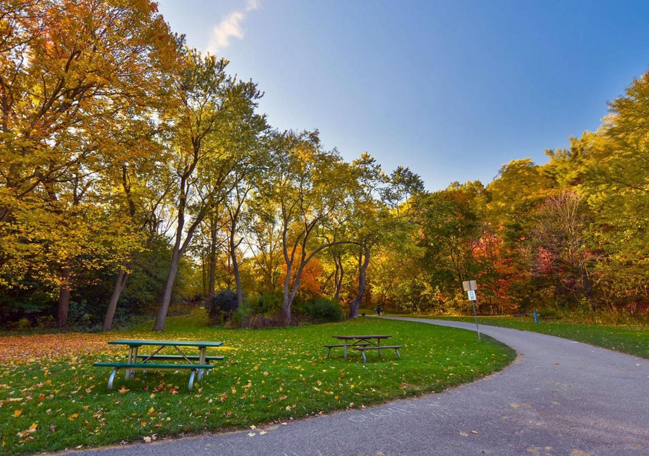 Toronto Bed & Breakfast - Free Parking Bagian luar foto