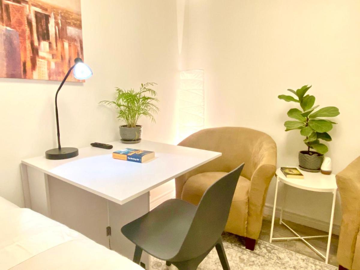 Toronto Bed & Breakfast - Free Parking Bagian luar foto